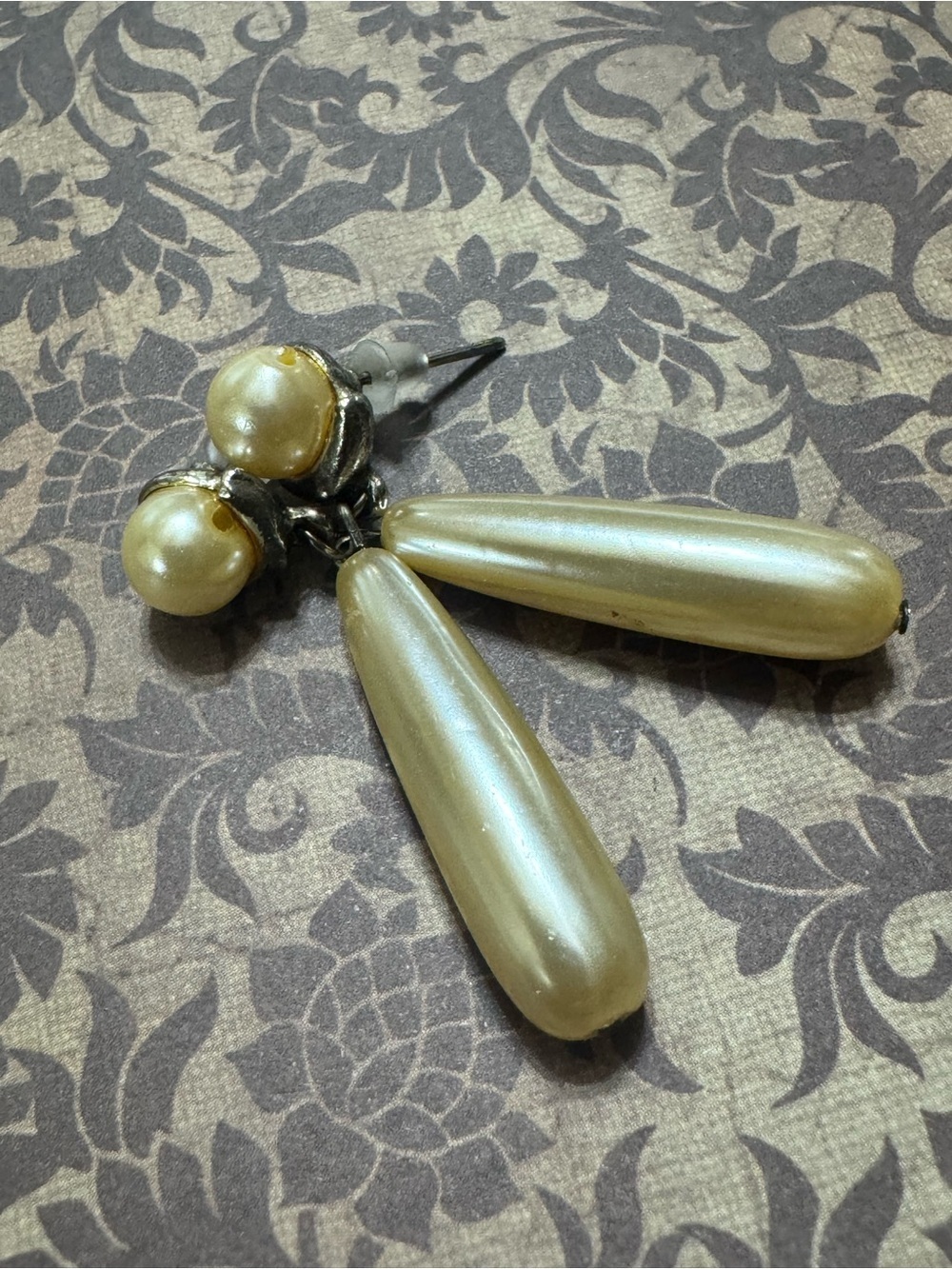 VINTAGE FAUX PEARL DROP STUD EARRINGS